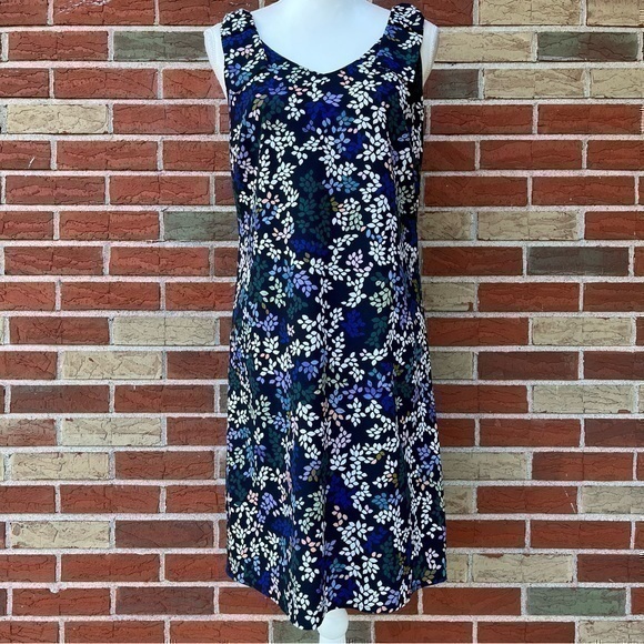 CAbi Dresses & Skirts - CAbi Cinco Floral Print Blue Multicolor Shift Dress 👗